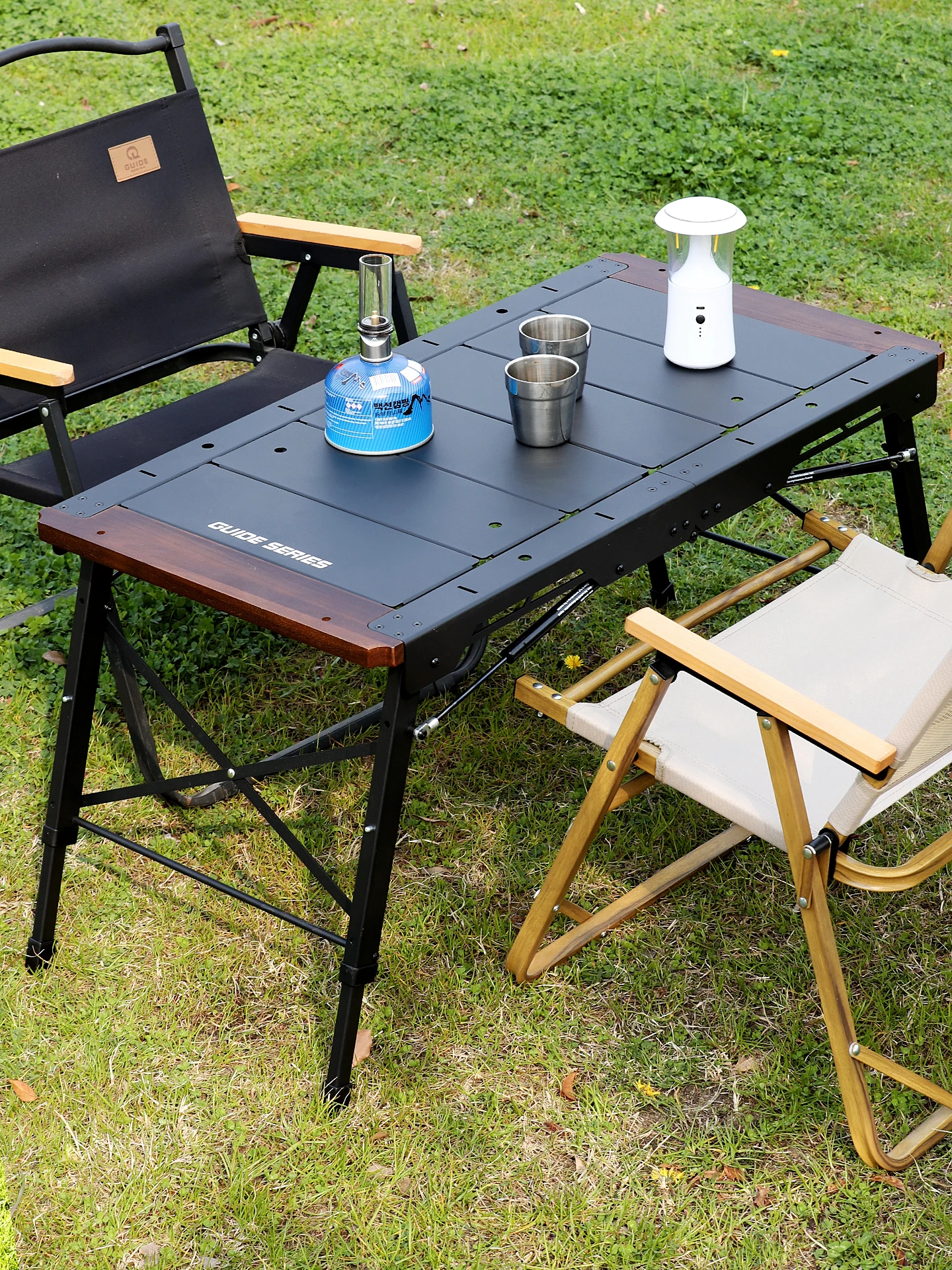 ガイドシリーズ 折りたたみテーブル：液圧昇降3段階調整でピクニックやキャンプインテリアを実現