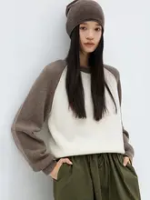 純羊毛のテクスチャーが美しいニットセーター【ラウンドネック・フィット・カラ  ーブロッキング・ドルマンスリーブ】