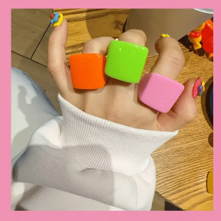 カラフルなゴスロリスタイルの指輪【四角形・キュートデザイン・グリッター仕上げ】