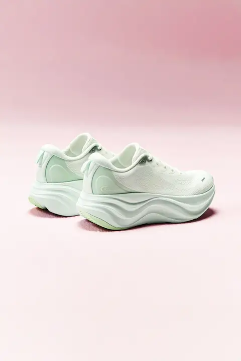 厚底の反発クッション付き女性用ランニングシューズ【通気性・滑り止め・フィットネス用】