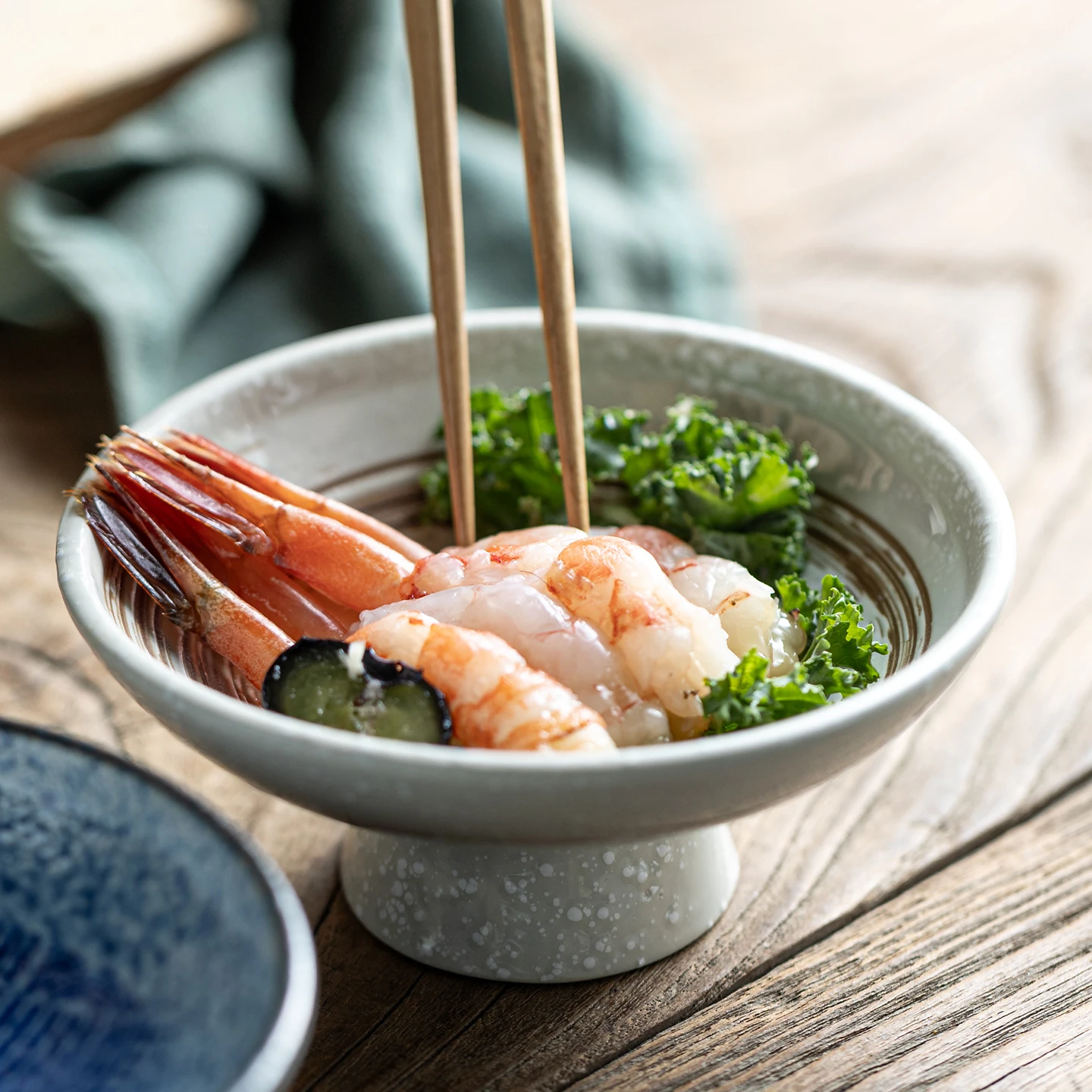 和風陶器製高脚デザートボウル：お椀型の定番としての実用性とデザイン性