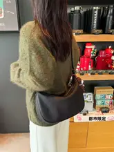 極上の柔らかさの牛皮製ミニバッグ【シンプルデザイン・斜め掛け・通勤用・肩掛け可】
