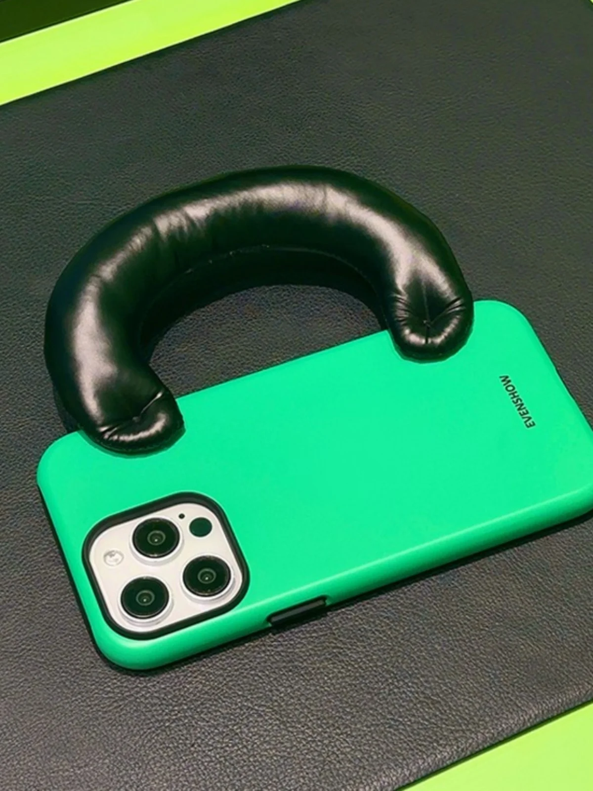 スマホケースを選ぶときに迷う？磁吸式で通勤もスタイリッシュに！