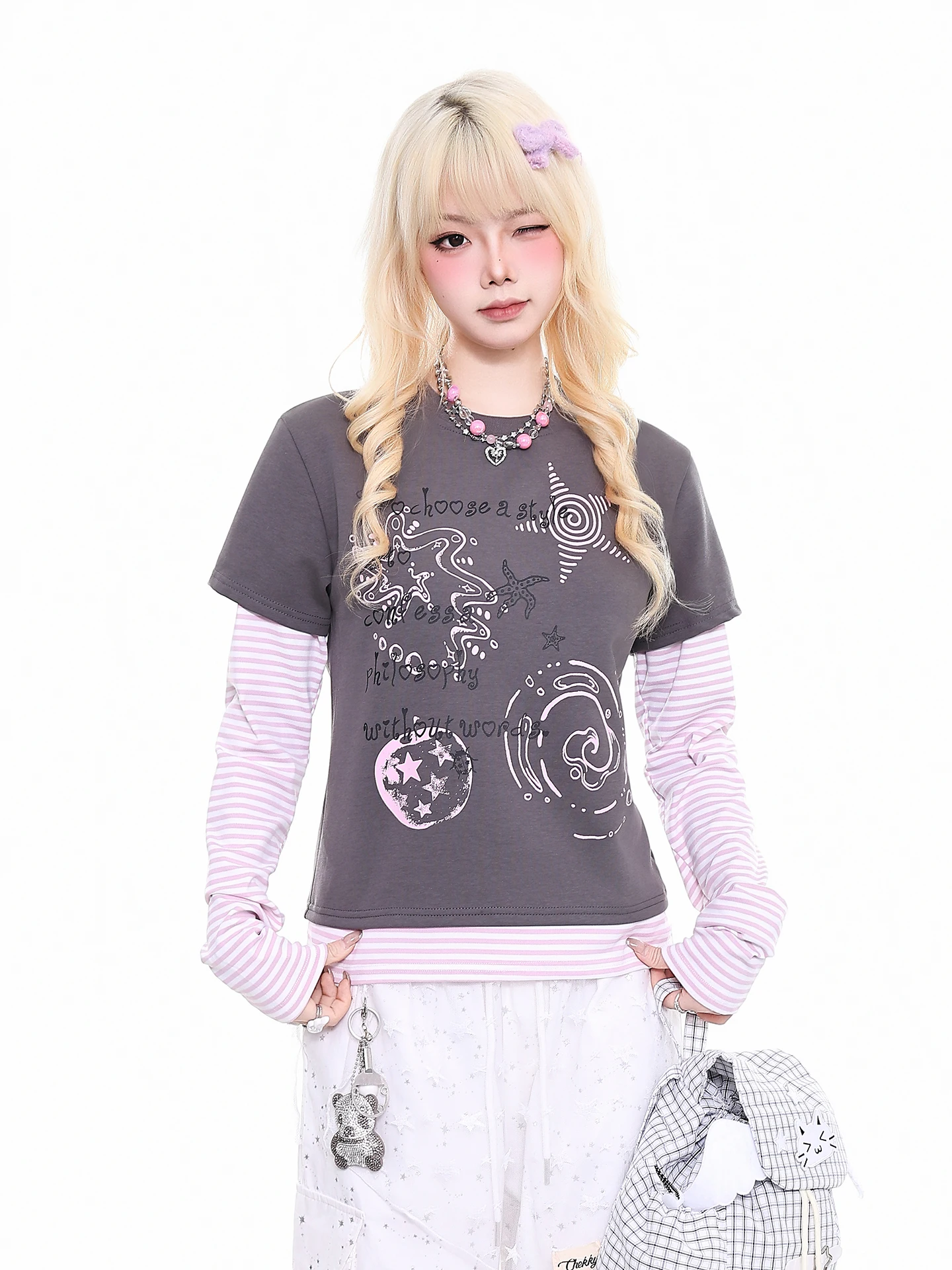 「tシャツ ロンt 重ね着 ダサい」ってどうすればいいの？Y2K風の長袖Tシャツが、実は“コツ”を知れば“クール”に変える