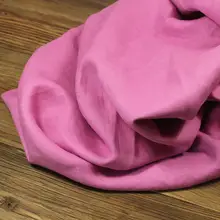 リネン素材の洗い加工が施されたロマンチックな夏用スカート