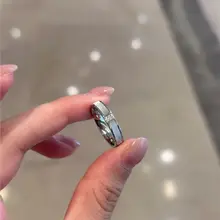 チタン製変色しない白真珠母リング【洗練デザイン・ダイヤモンド付き・エレガント・万能アクセサリー】