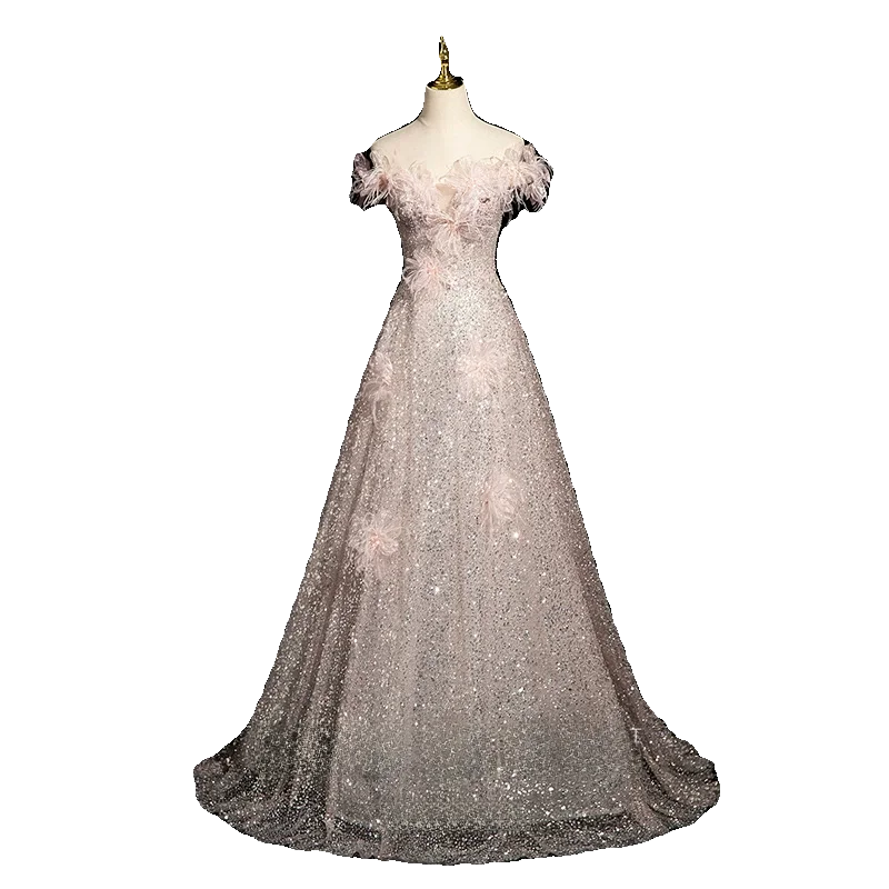 高級感のあるウェディングドレス【エレガントなデザイン・女性用】