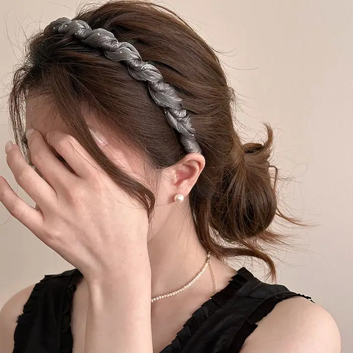 高級感のあるチュールラップヘアバンド【歯付き・滑り止め・スタイリッシュデザイン】