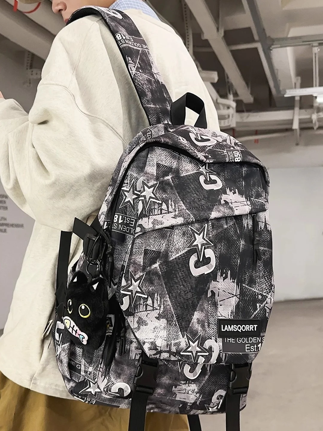 男子用大容量リュックサック：小学生・中高生向けの31x14x45cmサイズが実際の通学にどう活用されるか