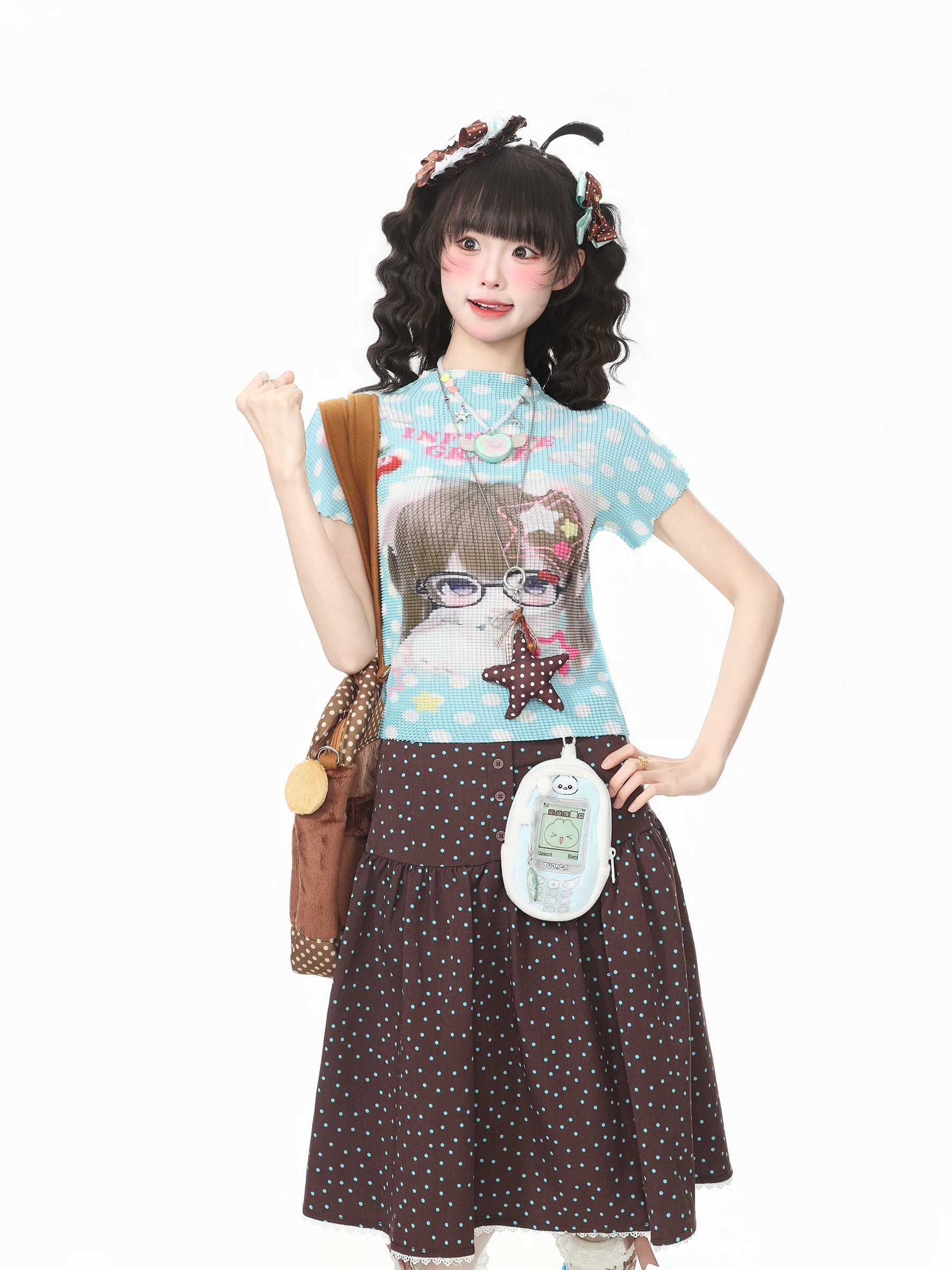 ドット柄ショートTシャツ：女性向け夏季タイトフィットの実用性とデザイン解析