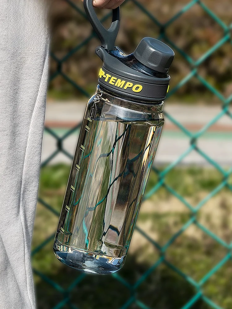 スポーツドリンクを飲める水筒は、本当に必要なのか？