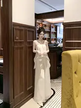 星海老钱風の光沢感ある不規則なハーフネックトップスとワイドパンツ（セットアップ対応）