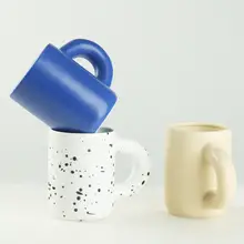 北欧風デザインの陶器マグカップ【クラインブルー・クリーム色・太めの取っ手】