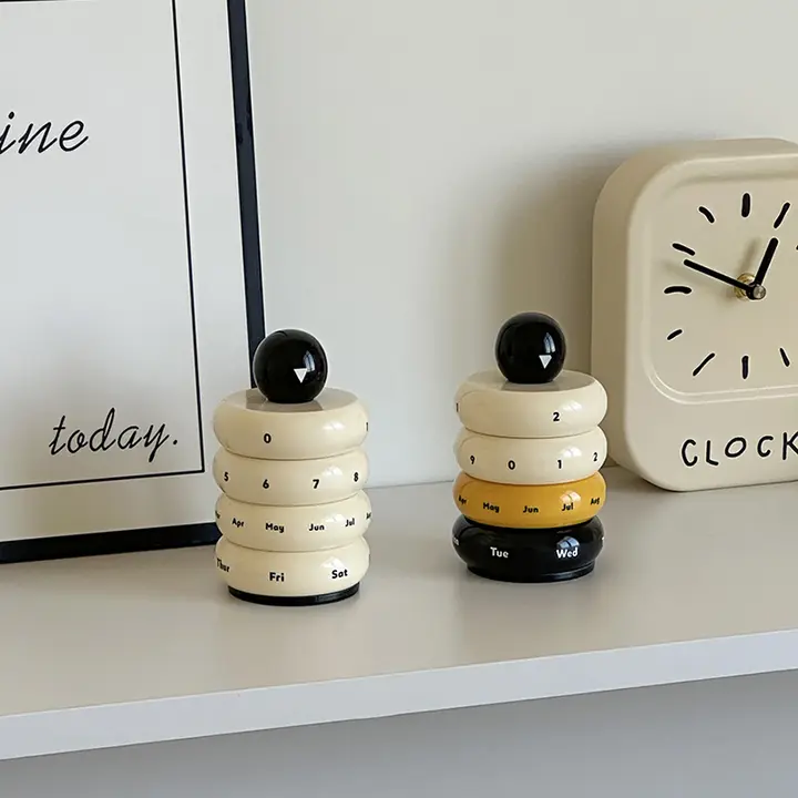 おしゃれな回転万年カレンダー【デスクトップ装飾・ギフトにも最適】