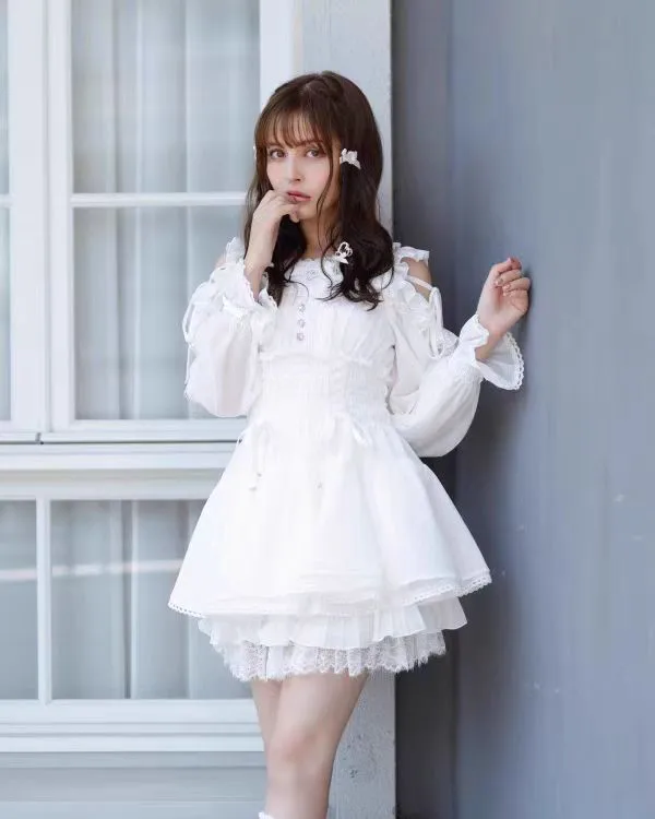 フラワープリントのシフォンオフショルダーキャミワンピース【ウエストフィット・ショートパンツ付き】（セットアップ対応）