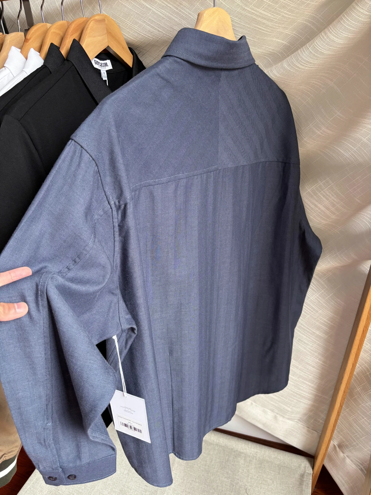 柄シャツ アウターをどう選ぶ？実は「ゆったり感」と「通気性」が勝負の鍵