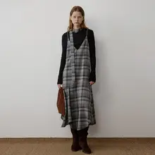 不規則デザインのVネックチェック柄キャミソールワンピース【Aライン・レトロスタイル】（セットアップ対応）