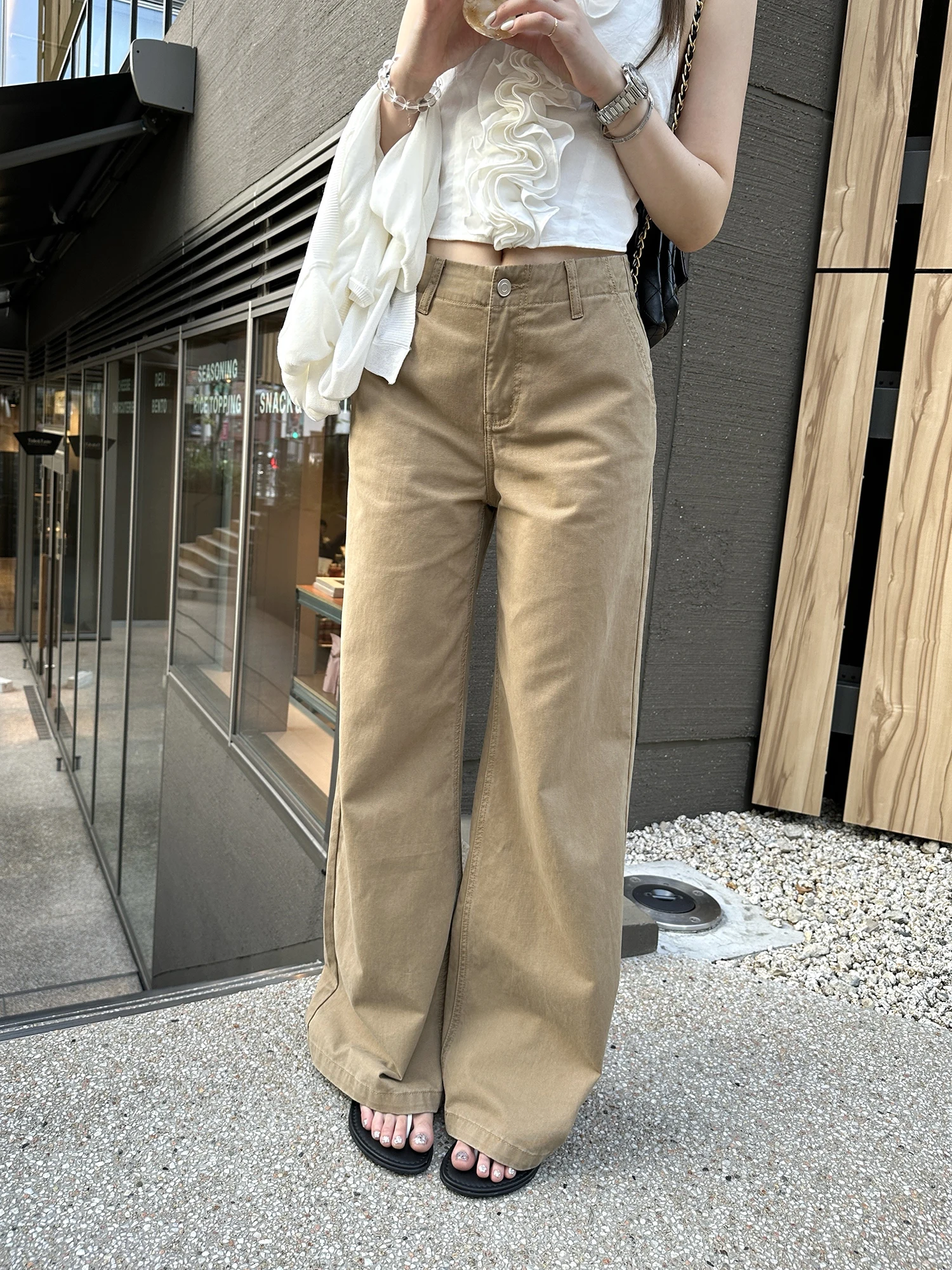 25歳の女性が通勤で悩む「カジュアルエレガンス」にぴったりなパンツは？