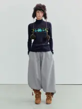手刺繍デザインのアルパカウール ニットプルオーバー【レトロスタイル・刺繍入り】