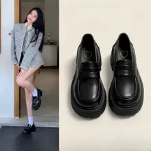 厚底のローファー【黒・女性用・クラシックデザイン・太ヒール】（セットアップ対応）