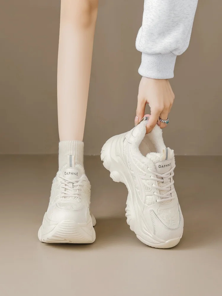 クッション性のあるスニーカーとは？Daphne/達芙妮の厚手老爹靴が提供する実際の足への負担軽減効果