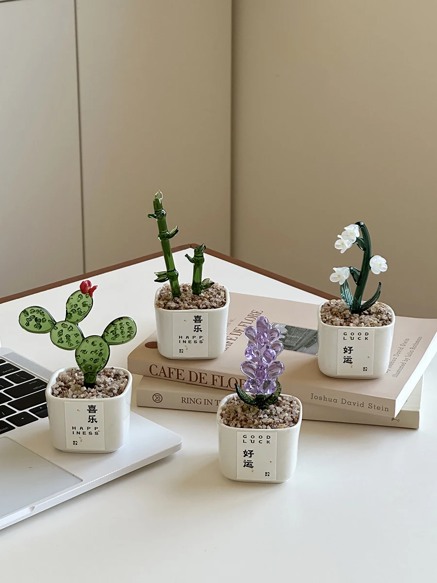 趣味盆栽のミニオーナメントとしての琉璃植物：デスクにぴったりな陶器装飾フィギュア