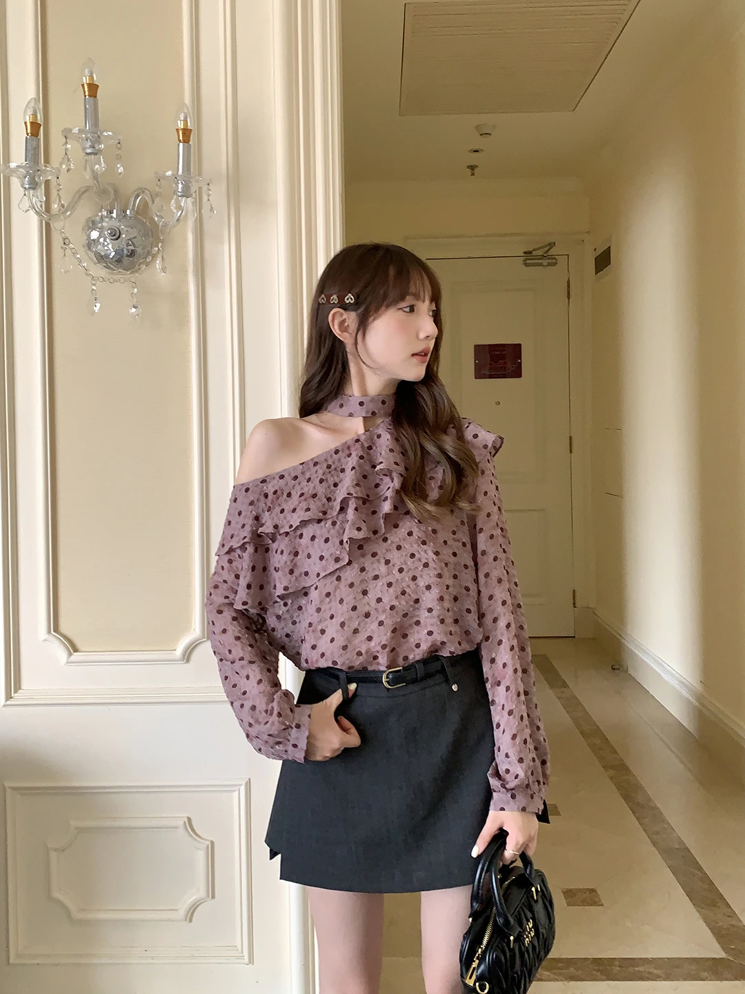 波点が心を癒す——レトロなスラッシュショルダーシャツをどう選ぶべきか？