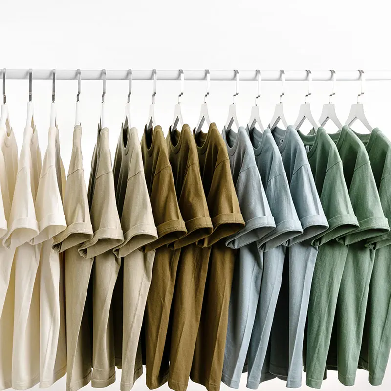 ヴィンテージ風コットンTシャツをハンガーにかける：デザイン、機能と実用性のバランス