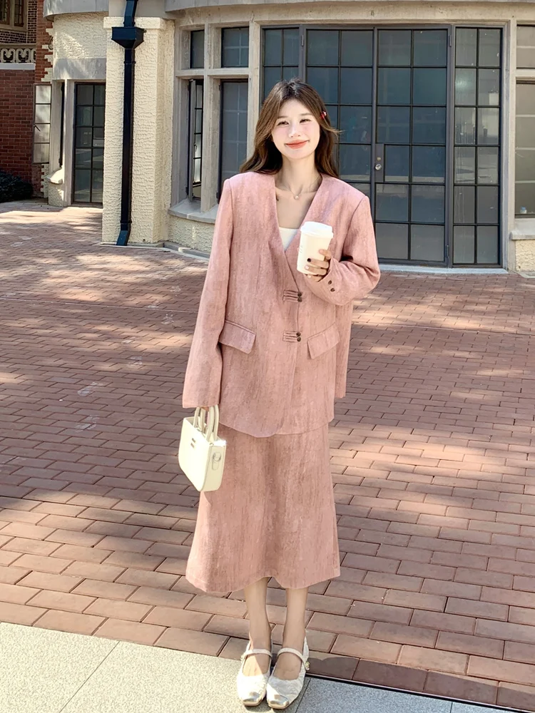 40代の女性が「自分に合う服装」を選ぶとき、ピンクのスーツセットアップはおすすめ？