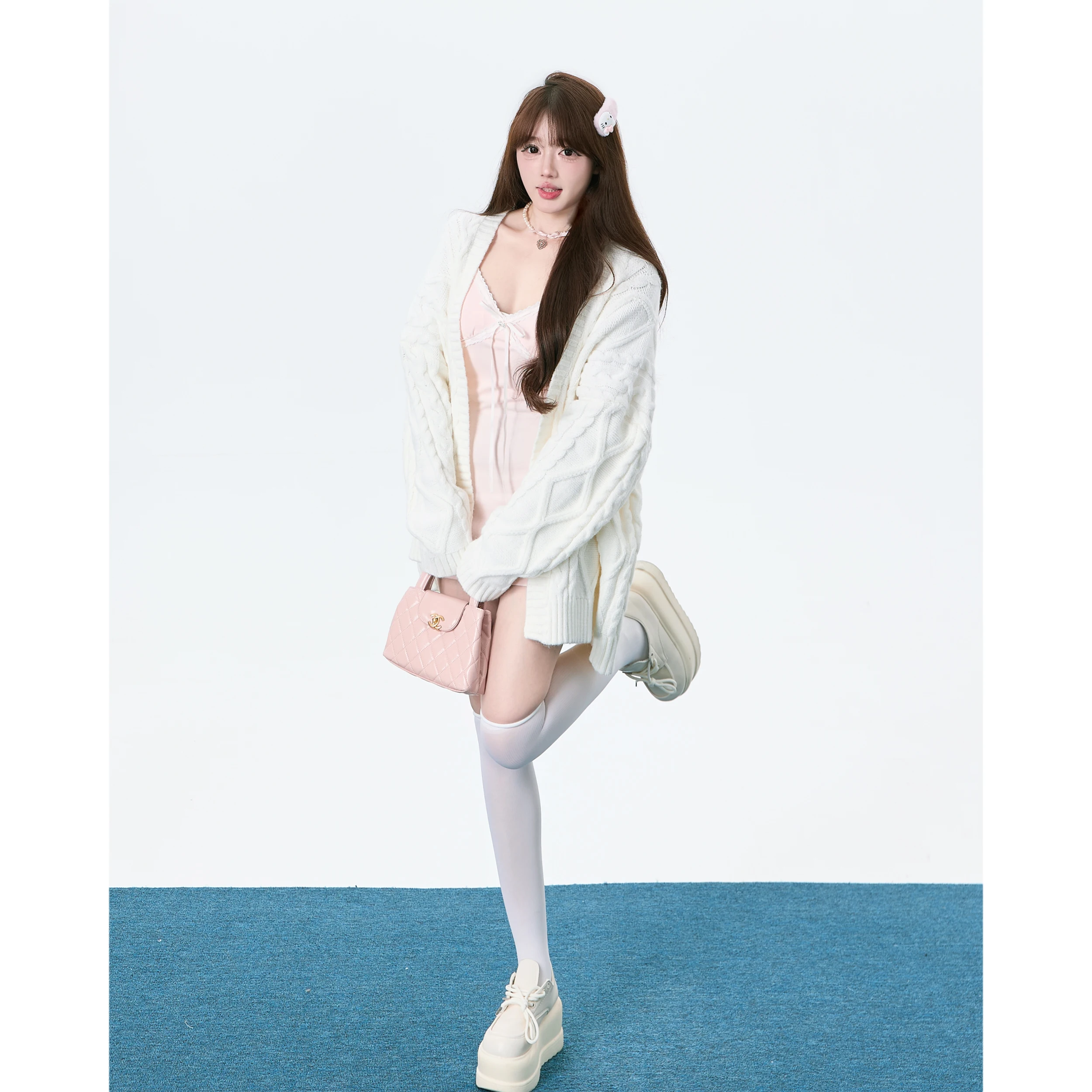 低身長40代女性にぴったりの可愛い服：甘美なニットカーディガンとキャミソールドレスセットの実用性解析
