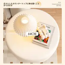 シンプルなデザインのベッドサイドテーブル【モダン・小型・収納用】