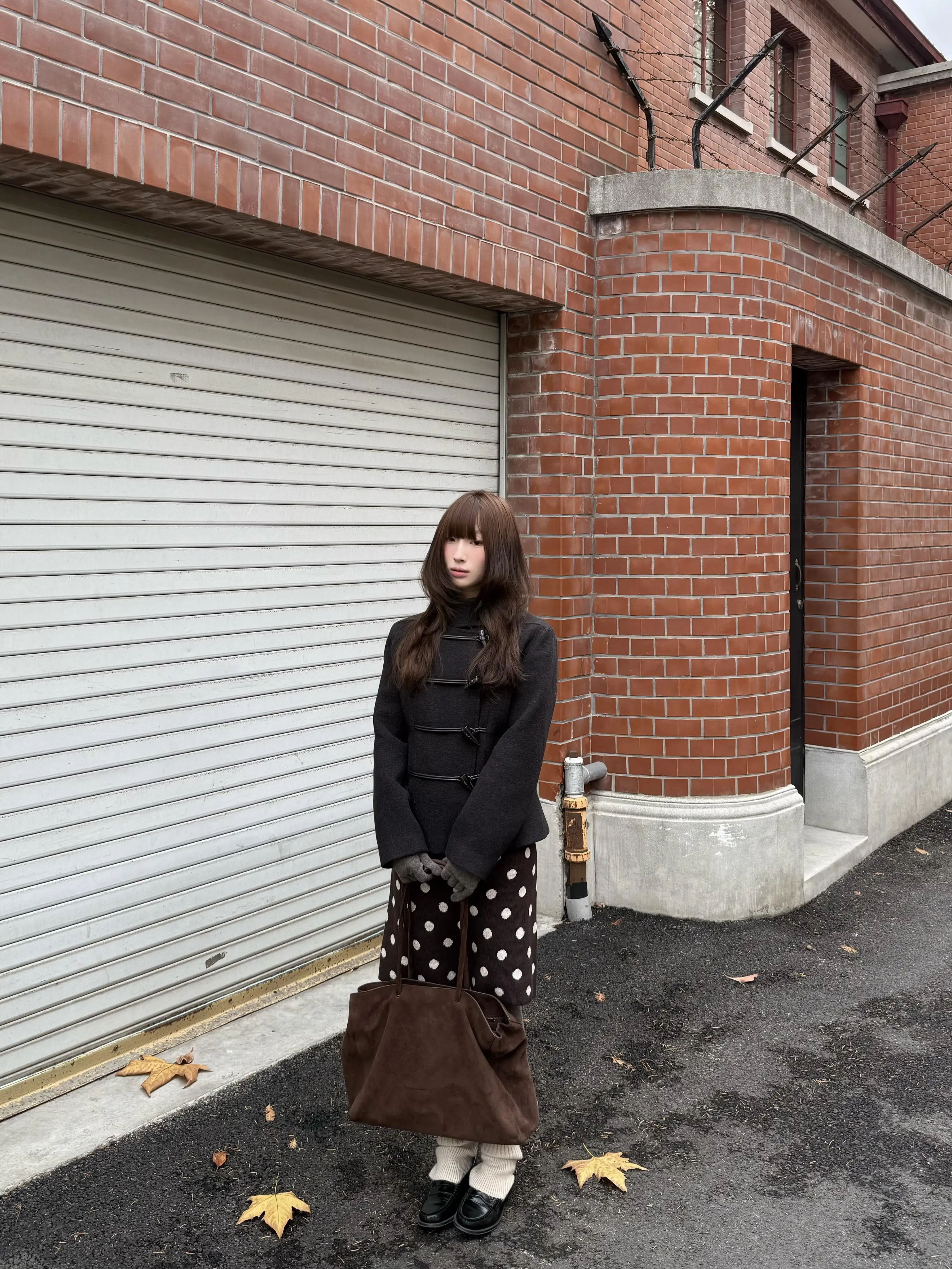 美式レトロブラウンドットニットミディスカート：厚手手編みで秋冬通勤に最適なA字型スカート