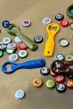 カラフルでシンプルな金属製栓抜き【マグネット付き・携帯便利】