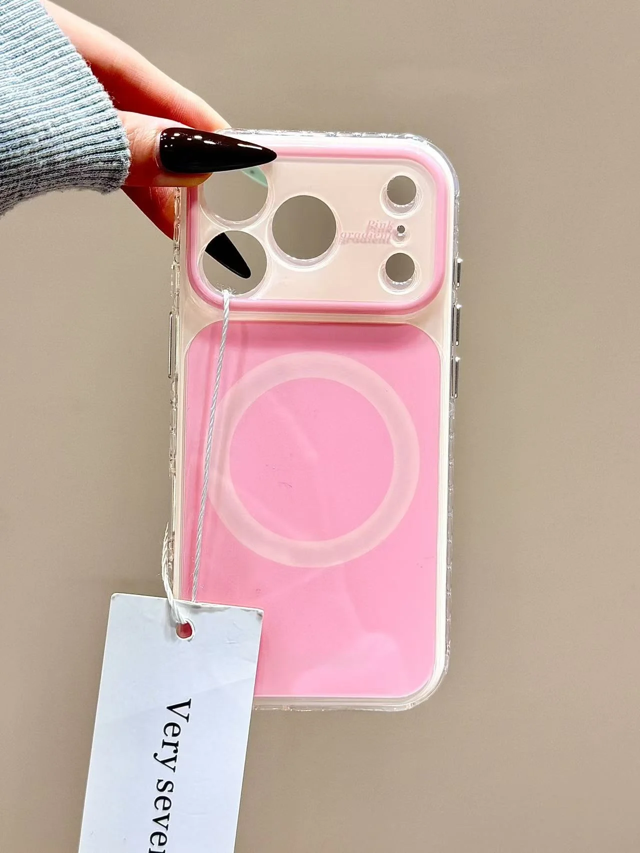 iPhone SEとiPhone 8のサイズは同じですか？どちらが持ち運びやすいのか、実際の使い心地で解説