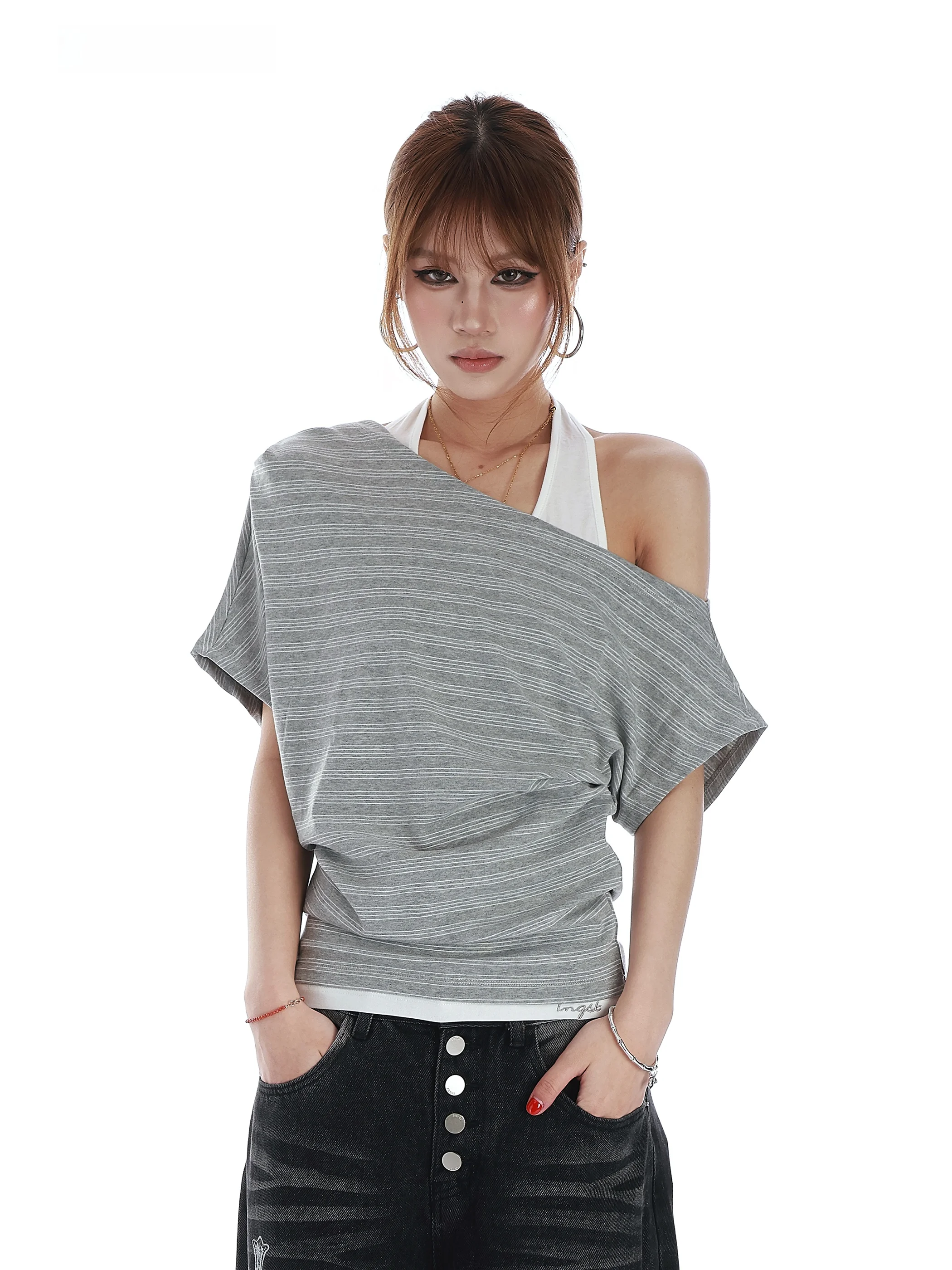 ダサいと感じるtシャツ ジーンズ 女の本当の原因は？Y2Kレトロスタイルが解決する秘密
