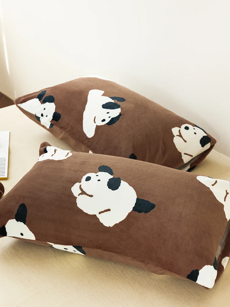 可愛いパハ犬デザインのコーヒーカラー枕カバー：冬用の柔らかさと実用性を徹底検証