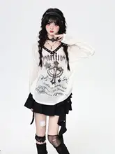 ユニークデザインのVネック長袖Tシャツ【春秋用・フィット】