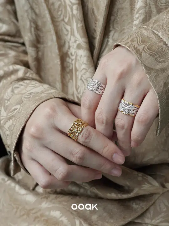 レースデザインのオープンリング【純銀製・高級感ある小ぶりデザイン】