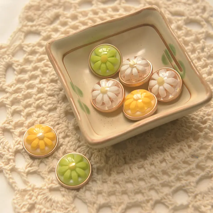 小花デザインの樹脂金属ボタン【手作りDIY・コスチュームアクセサリー】