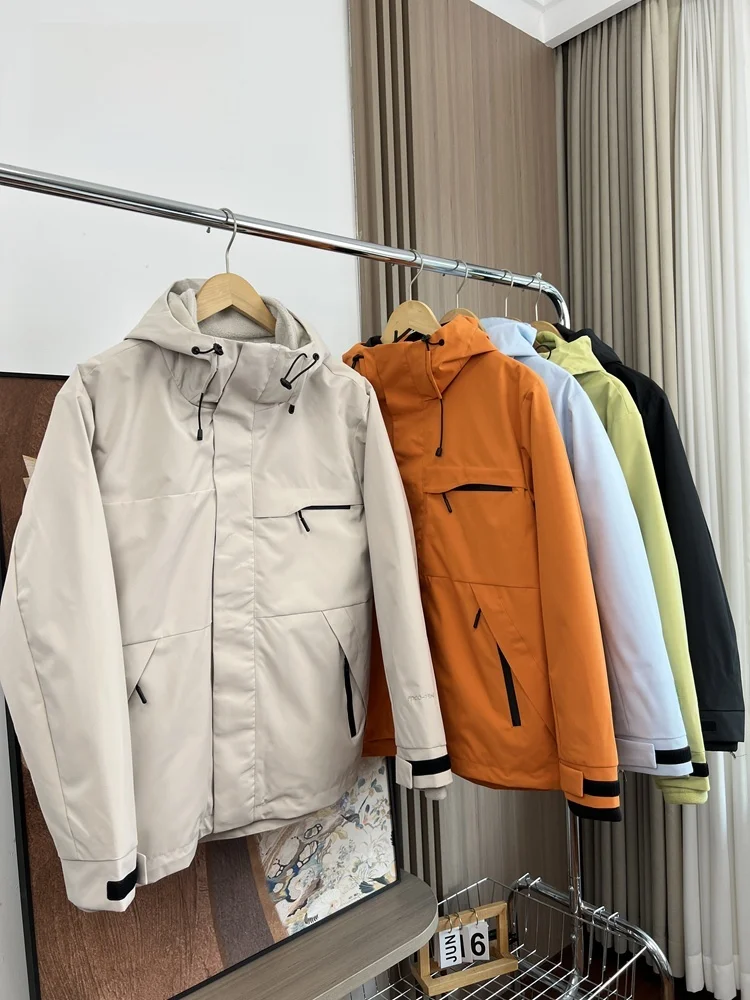 all weather parka とダウンジャケットの違いは？本当に雨の日にも着れるのか？