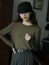 グレーのシンプル通勤用トップス【レトロデザイン・ラウンドネック・スリムフィット】
