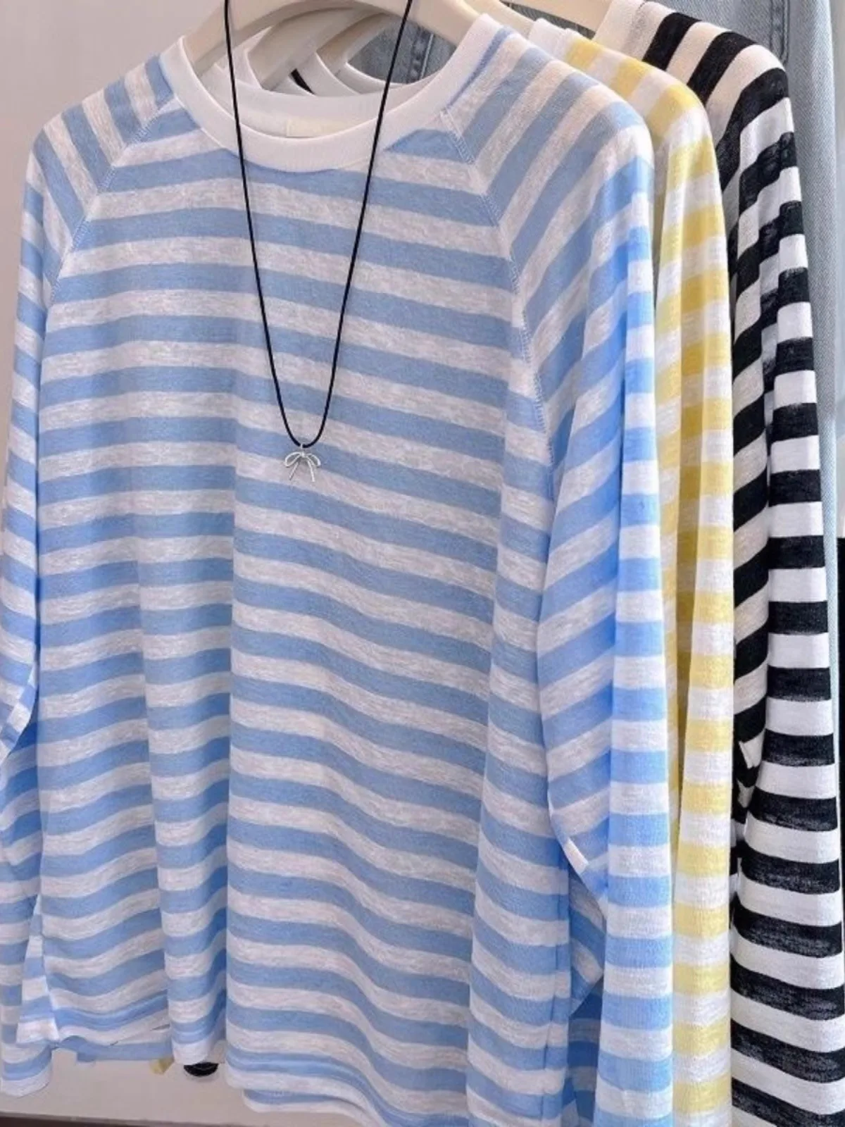 UVカット長袖をどう選ぶ？通勤風のストライプTシャツが、夏の日差しに負けない理由