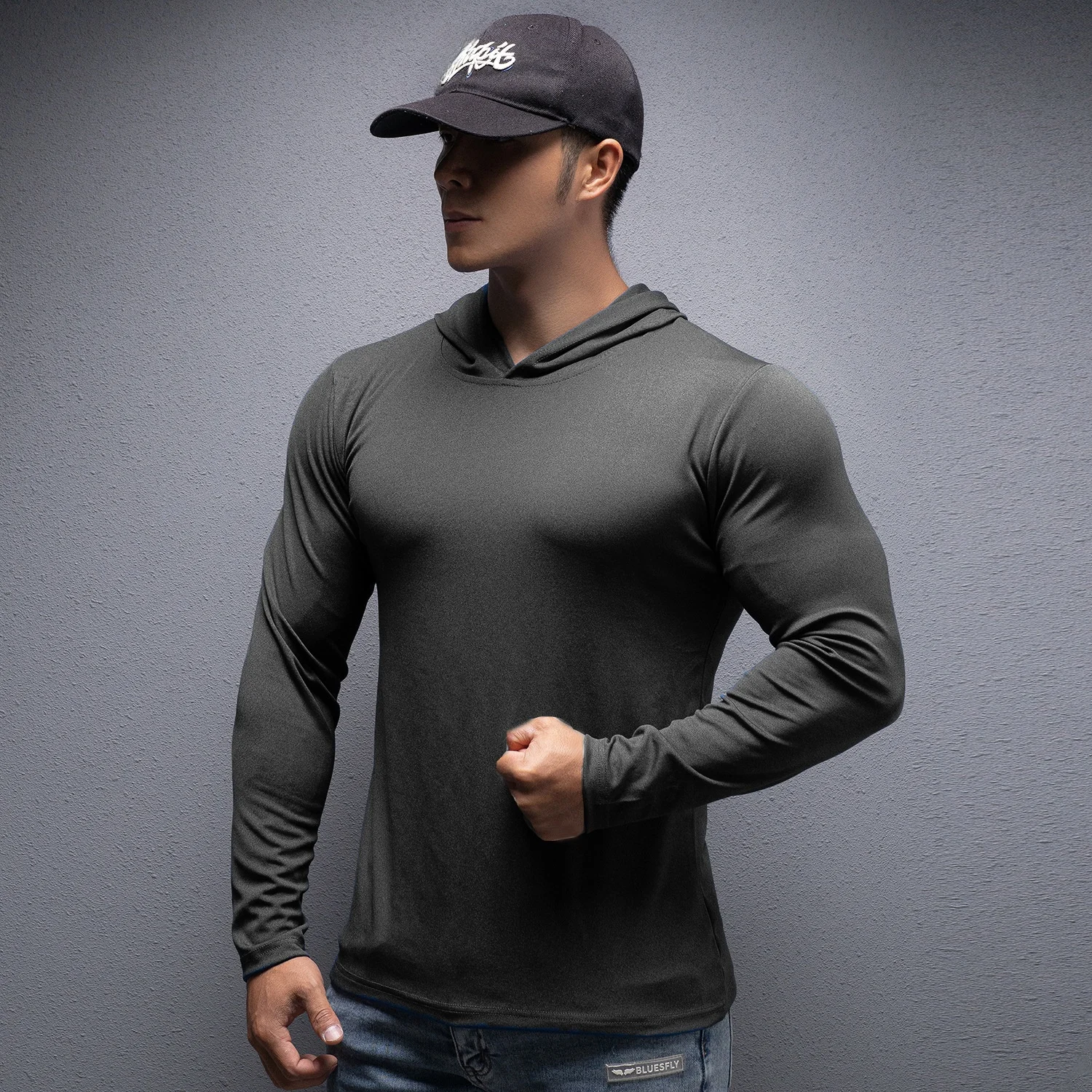 ストリートファッションの本質とは？長袖トレーニングシャツで徹底解説