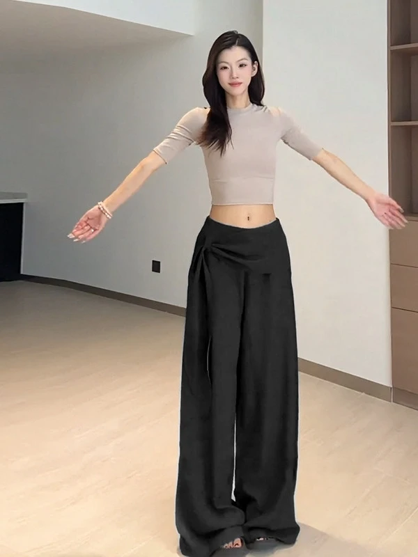 50代ファッション 150cm向け 高身長対応の黒いワイドパンツ【ハイウエスト・フィット・ドレープスタイル】