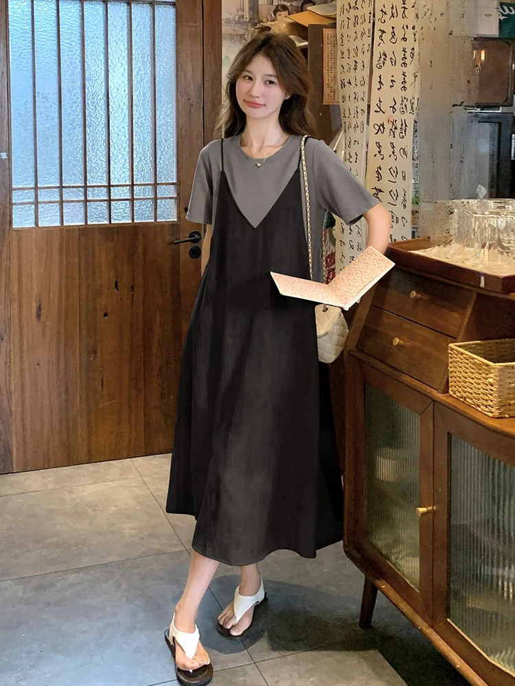 レトロなタイダイ風Aラインワンピース：30代女性の夏通勤・日常コーデに最適なシンプルスタイル