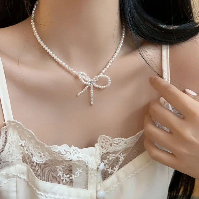 施家珍珠蝶結びビーズネックレス：天然素材のアクセサリーとしての実用性と耐久性
