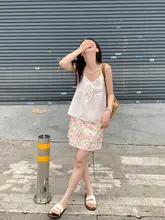 夏季リゾートスタイルのキャミソールと小花柄Aラインスカート（セットアップ対応）