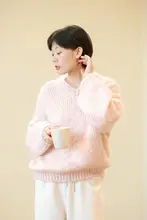極上の柔らかさのVネックセーター【厚手・桜色・レディース・手編み・長毛】
