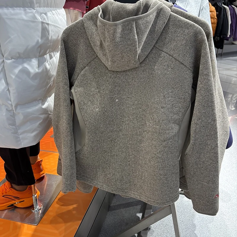 ストリートファッションの冬に必要なアイテムはこれ？厚手フリースジャケットの完全ガイド