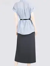 魅力的な通勤用Vネック半袖シャツとキャミソールドレス（セットアップ対応）